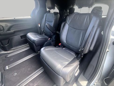 Used 2025 Toyota Sienna Limited AWD/4WD image 20