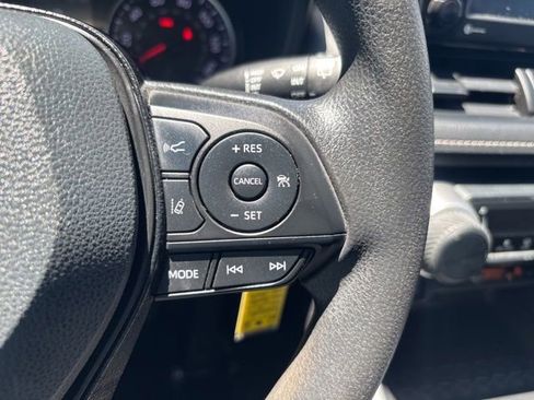 Used 2021 Toyota RAV4 LE AWD/4WD image 31