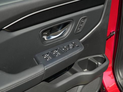 Used 2025 Honda Pilot Elite image 14