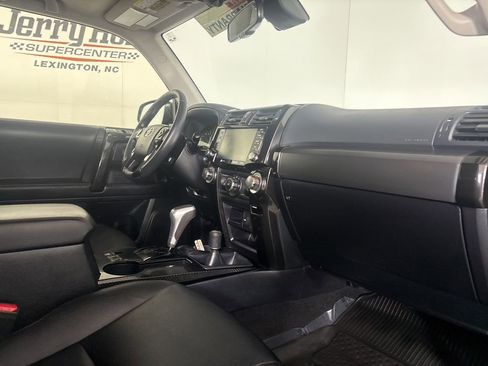 Used 2022 Toyota 4Runner TRD Off-Road Premium image 28