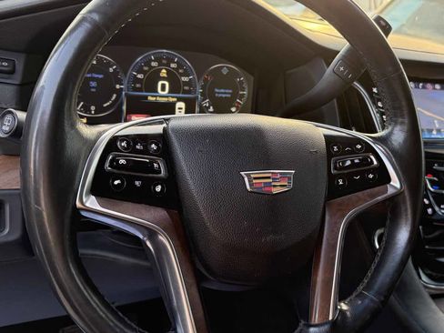 Used 2015 Cadillac Escalade Premium image 25