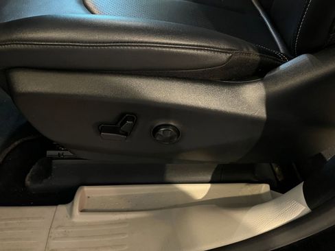 Used 2024 Chrysler Pacifica Touring-L image 22