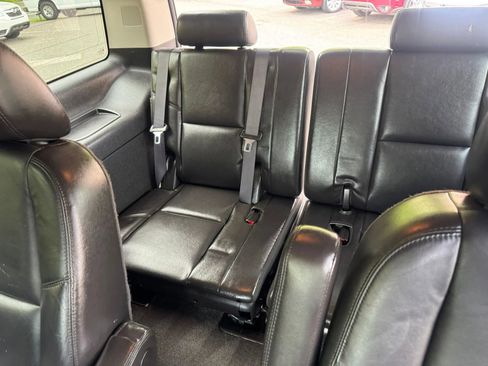 Used 2011 Cadillac Escalade Premium AWD/4WD image 18