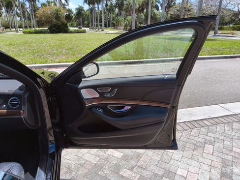 Used 2015 Mercedes-Benz S 550 Sedan image 40
