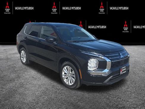 New 2026 Mitsubishi Outlander ES FWD image 2