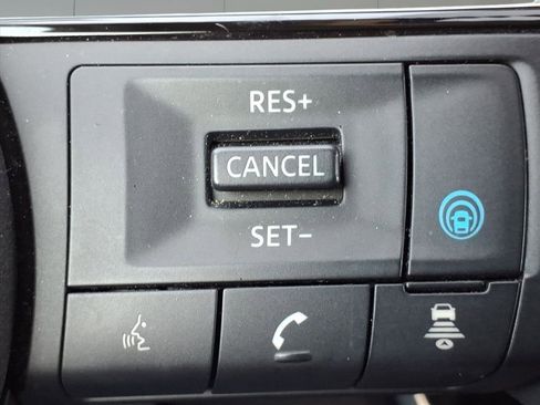 Used 2022 Nissan Rogue SV image 13