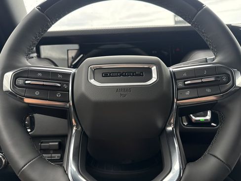 New 2026 GMC Yukon Denali w/ Denali Reserve Package AWD/4WD image 25