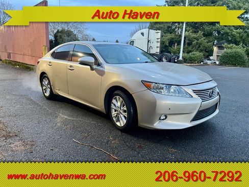 Used 2014 Lexus ES 300h Base w/ Luxury Package w/Bamboo Trim image 2