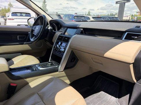 Used 2017 Land Rover Discovery Sport HSE AWD/4WD image 22