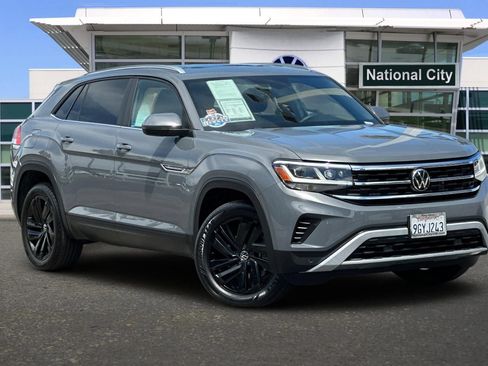 Used 2023 Volkswagen Atlas Cross Sport SE w/ Panoramic Sunroof Package AWD/4WD image 2