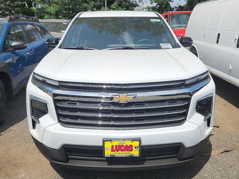 New 2026 Chevrolet Traverse LT w/ Driver Confidence Package AWD/4WD image 2