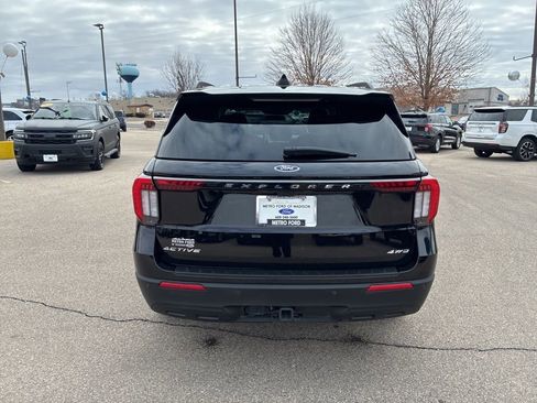 Used 2025 Ford Explorer Active AWD/4WD image 7
