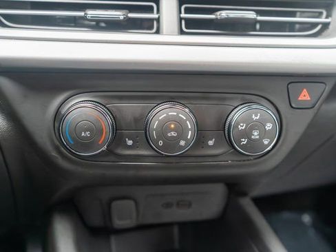 Used 2024 Chevrolet Trax RS image 25