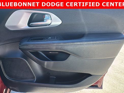 Used 2018 Chrysler Pacifica Touring-L w/ Premium Audio Group image 27