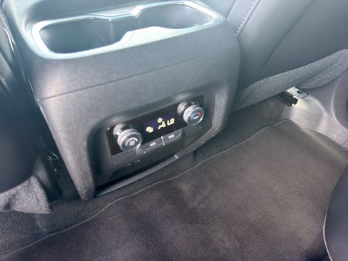 Used 2025 Buick Enclave Preferred AWD/4WD image 15