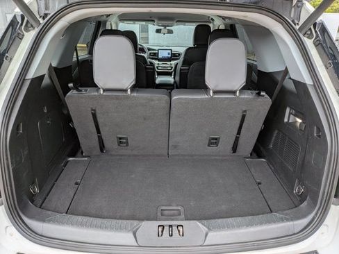 Used 2021 Ford Explorer XLT w/ Equipment Group 202A RWD image 18