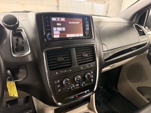 Used 2017 Dodge Grand Caravan SXT image 15
