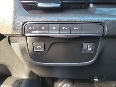 Certified 2024 Cadillac Escalade Premium Luxury image 17