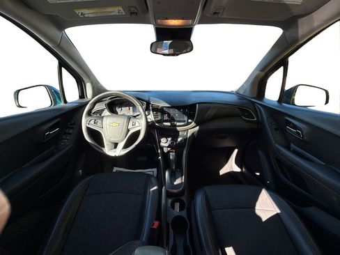 Used 2020 Chevrolet Trax LT w/ Driver Confidence Package image 17