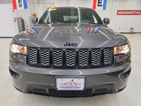 Used 2017 Jeep Grand Cherokee Altitude AWD/4WD image 2