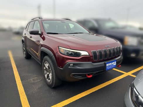 Used 2020 Jeep Cherokee Trailhawk w/ Cold Weather Group AWD/4WD image 2