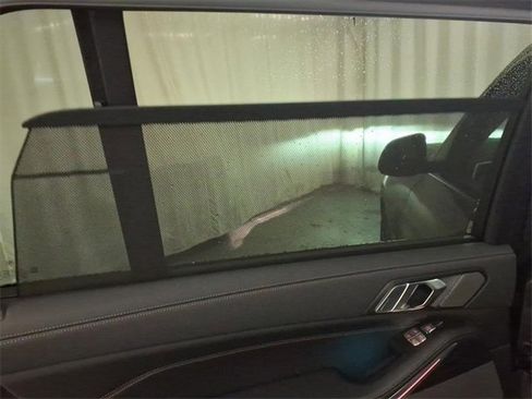 Certified 2022 BMW X7 xDrive40i w/ Premium Package image 17