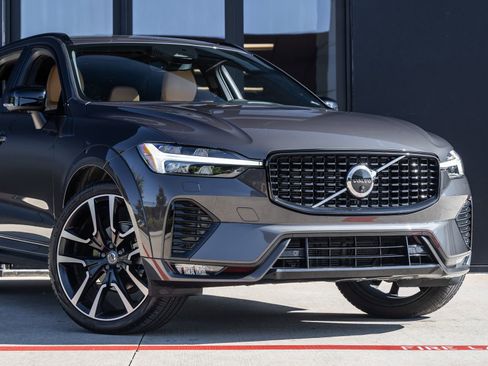 Used 2024 Volvo XC60 B5 Ultimate w/ Protection Package Premier AWD/4WD image 5