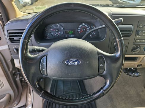 Used 2005 Ford F350 Lariat image 16