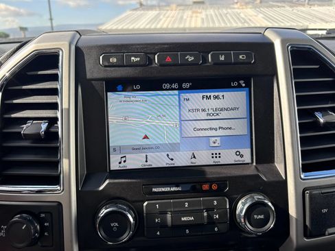 Used 2018 Ford F250 Lariat w/ Lariat Ultimate Package AWD/4WD image 16