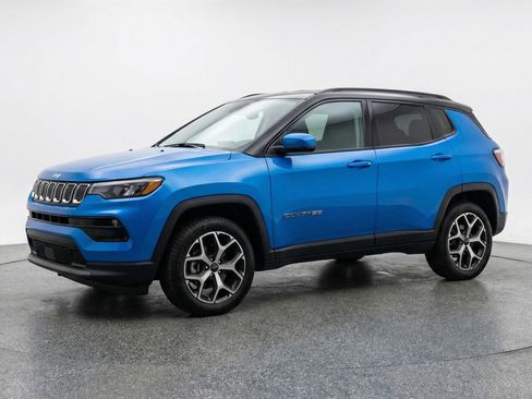 Used 2025 Jeep Compass Limited image 3