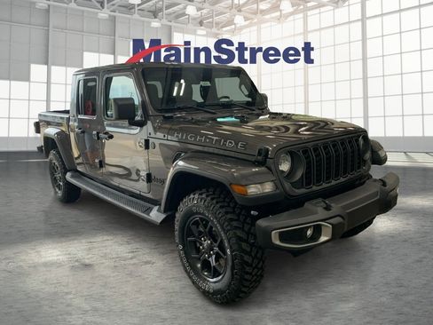 Used 2025 Jeep Gladiator Sport image 7