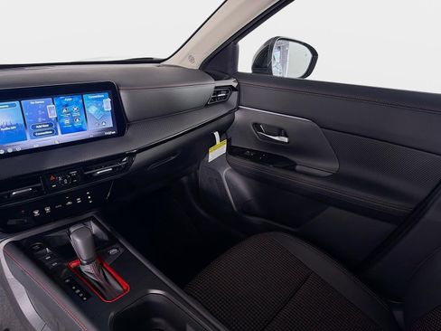New 2026 Nissan Kicks SR FWD image 22