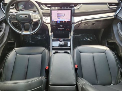 Used 2024 Jeep Grand Cherokee Limited w/ Black Appearance Package RWD image 12