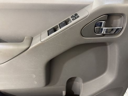 Used 2015 Nissan Frontier SV RWD image 14