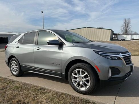 Used 2023 Chevrolet Equinox LT image 3