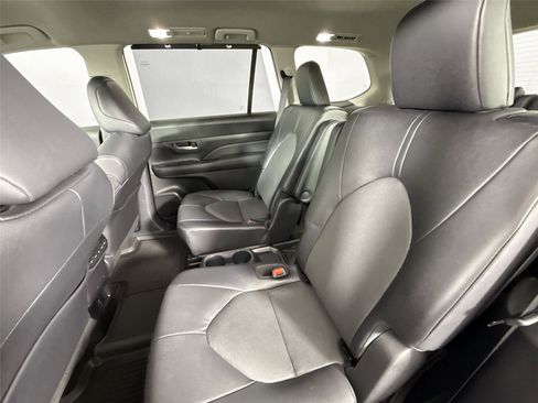 Certified 2024 Toyota Grand Highlander XLE image 32