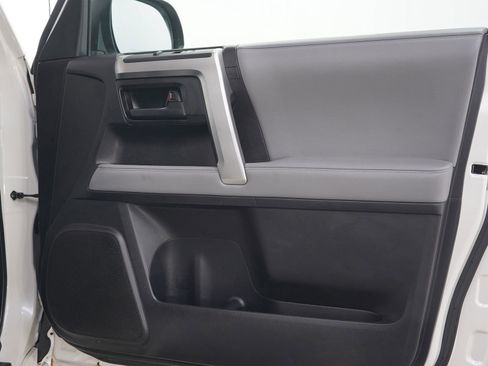 Used 2011 Toyota 4Runner SR5 w/ Premium Pkg w/Leather AWD/4WD image 9