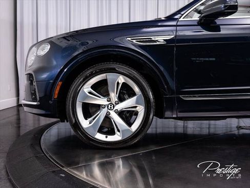Used 2023 Bentley Bentayga Extended Wheelbase AWD/4WD image 7