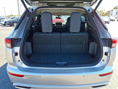 Used 2023 Mitsubishi Outlander SE image 29