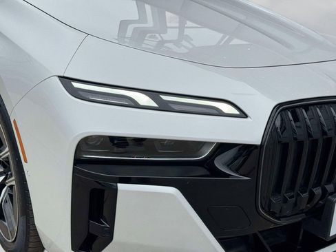 Certified 2025 BMW 760i xDrive 760i xDrive w/ Premium Package image 8