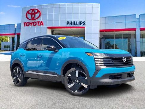 Used 2025 Nissan Kicks SR FWD image 1