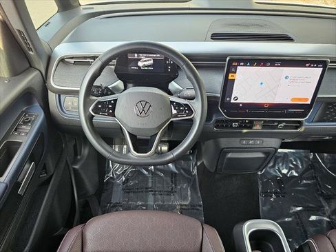 Used 2025 Volkswagen ID. Buzz Pro S RWD image 5