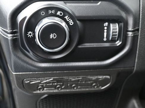 Used 2025 Jeep Wrangler Unlimited Rubicon w/ Convenience Group AWD/4WD image 14