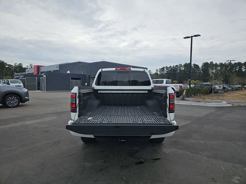 Used 2025 Nissan Frontier SV w/ SV Convenience Package image 16