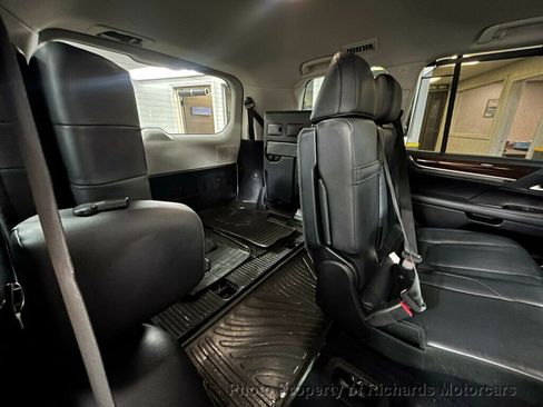 Used 2017 Lexus LX 570 4WD image 21