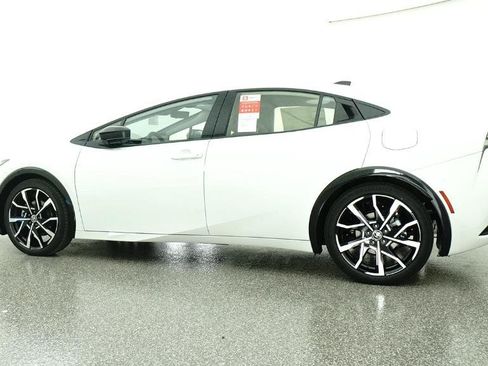New 2026 Toyota Prius Plug-In Hybrid FWD image 34