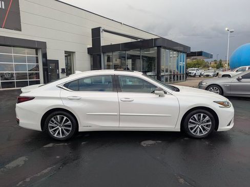 Used 2021 Lexus ES 300h w/ Accessory Package 2 image 2