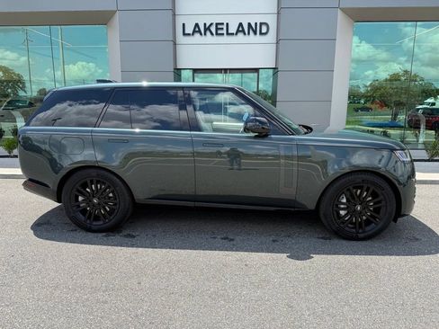 Used 2024 Land Rover Range Rover SE AWD/4WD image 4