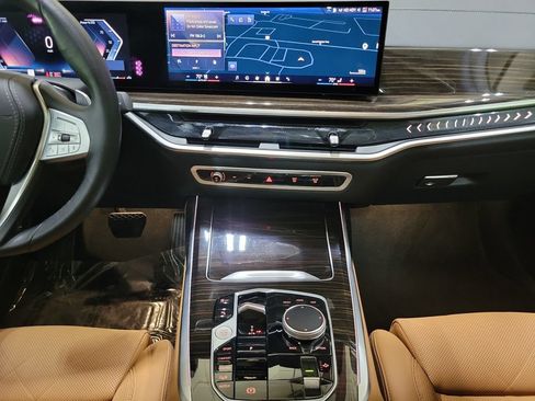 Used 2025 BMW X7 xDrive40i AWD/4WD image 26