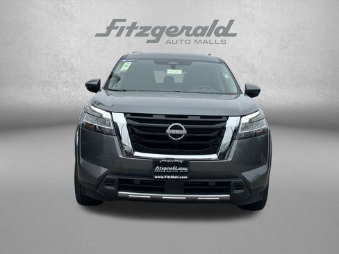 Used 2023 Nissan Pathfinder Platinum image 3